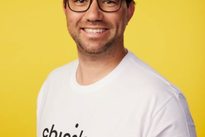 Chipolo portraits 1 2 DIM