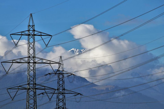 electric cables 3726599 1920 mediumW